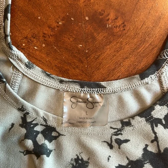 Jessica Simpson Active wear Cropped Tank - Picture 3 of 3